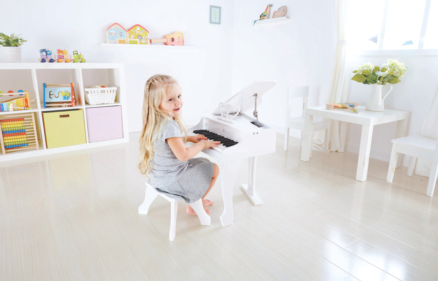 Deluxe Grand Piano (White)