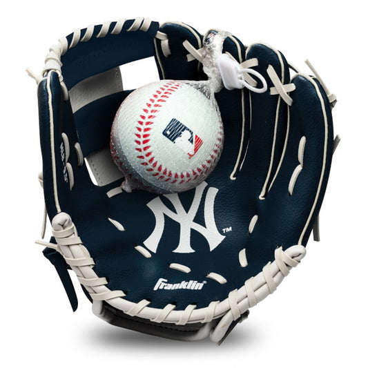 YANKEES GLOVE AND BALL BBG NEW YORK